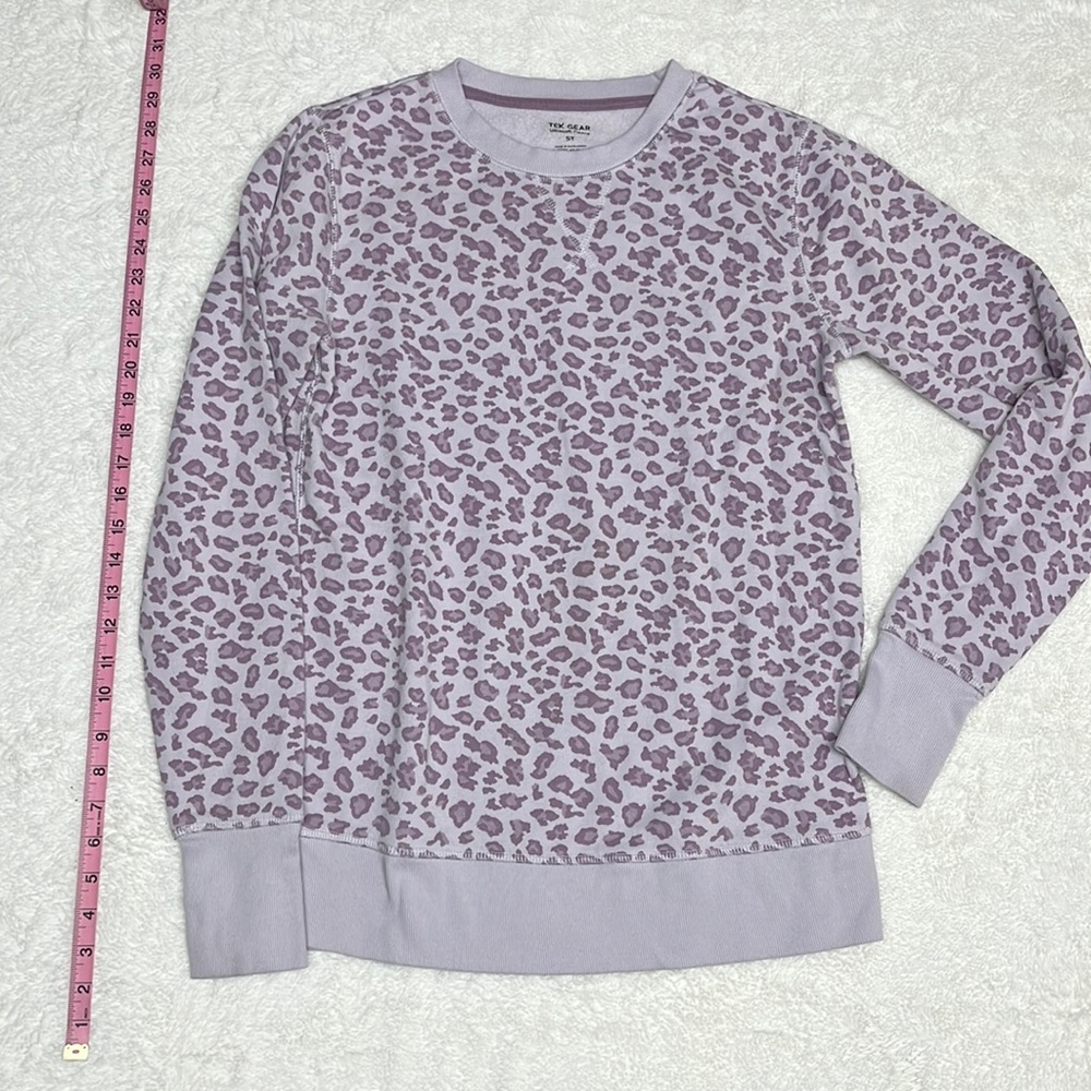 Small/tall TEK GEAR purple cheetah sweatshirt.